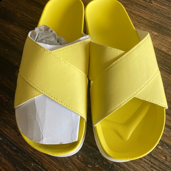 New with No Tags. Yellow Criss Cross Slide Sandals. Size 8. - Picture 2 of 4